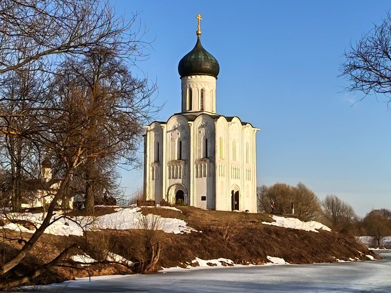 Обзорная экскурсия в Боголюбово и храм Покрова на Нерли - индивидуальная экскурсия в Боголюбове пешком длительностью 3 часа с количеством участников до 7 человек со скидкой 10% цена экскурсии 6300₽
