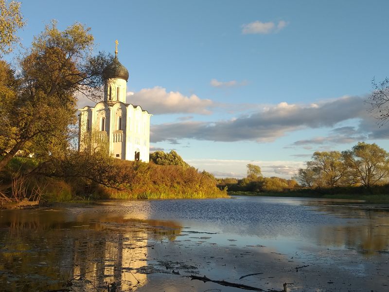 Поэма в белом камне