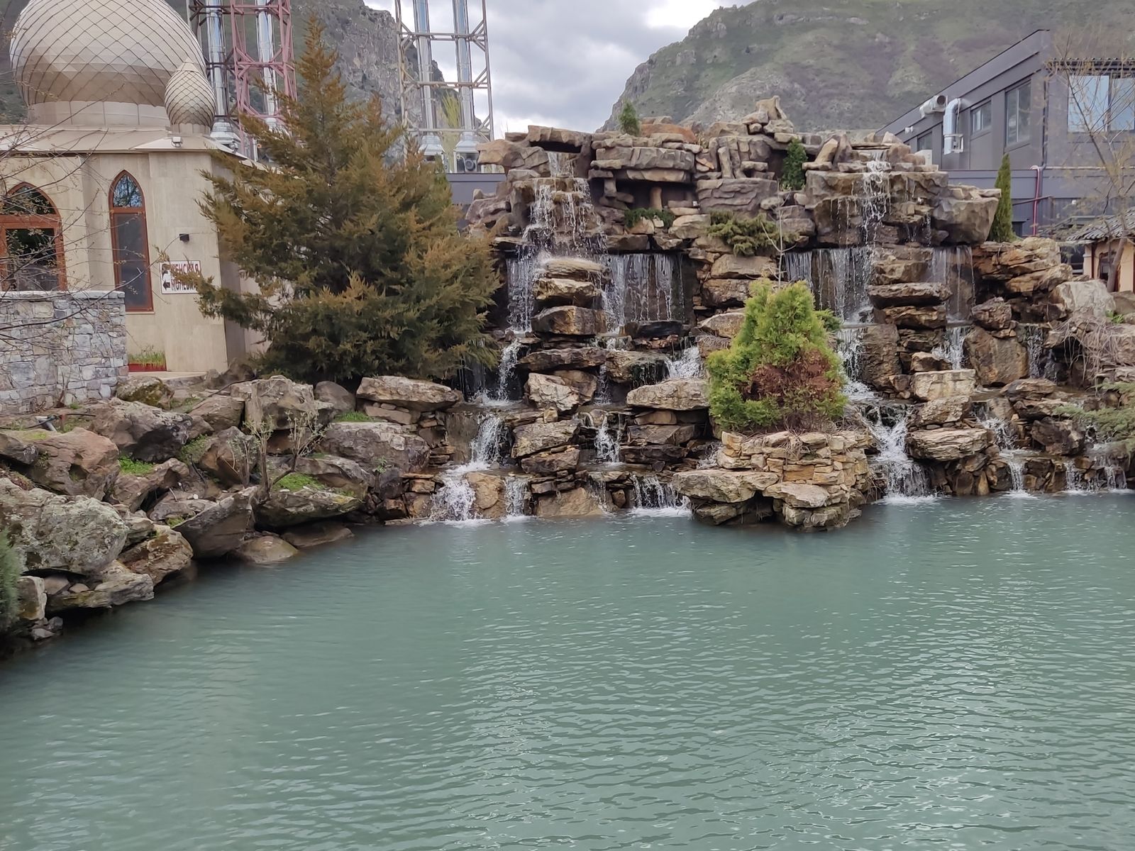 Искусственный водопад 