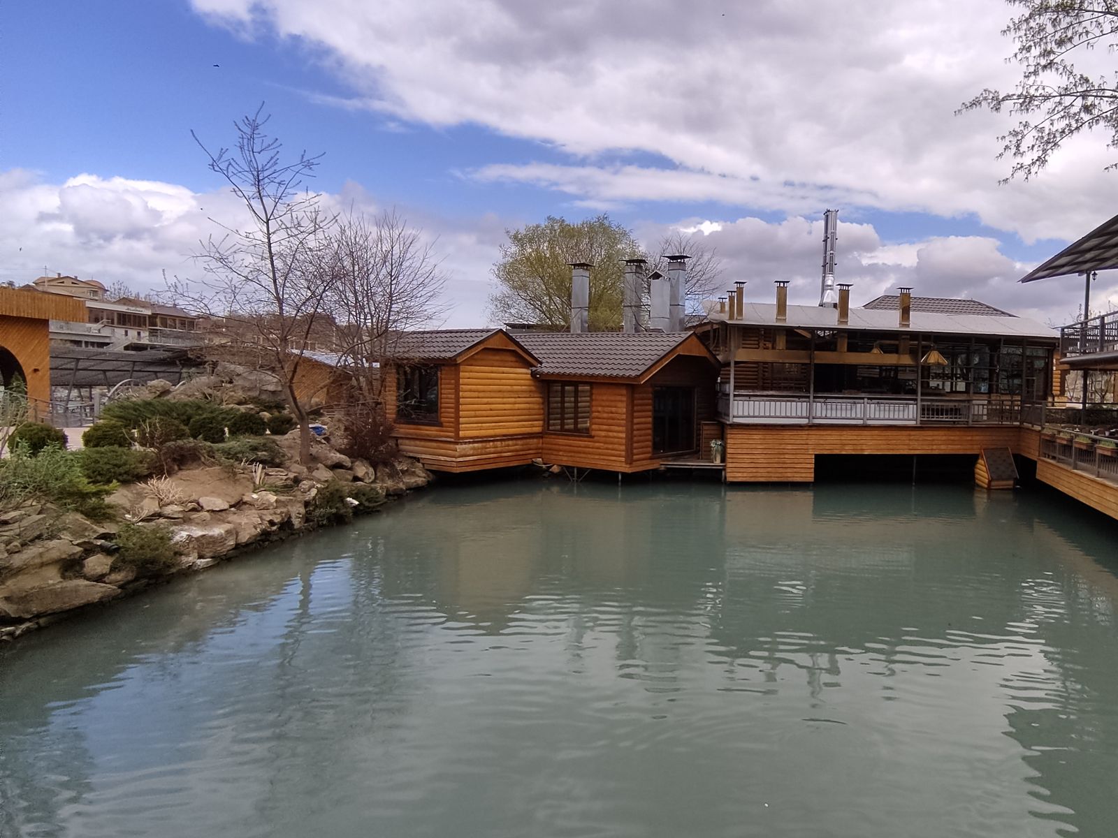 Экотуркомплекс на берегу Сулака 