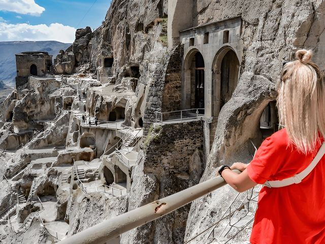 Экскурсия в пещерный город Вардзия, крепость Рабат и Боржоми — фото 2
