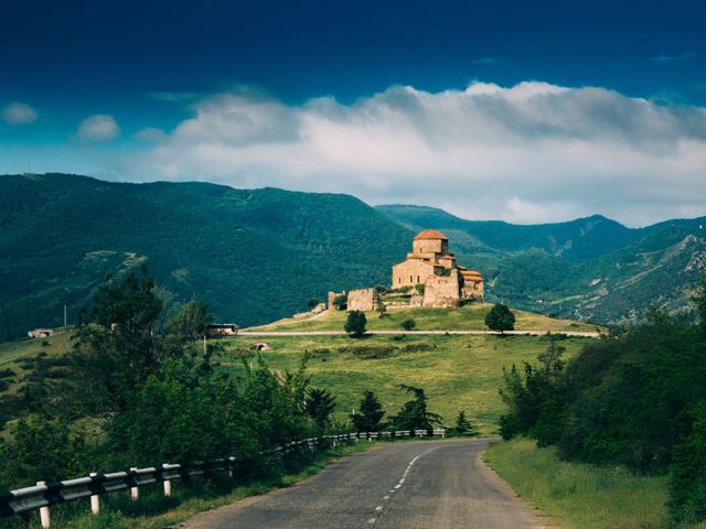 Экскурсия из Тбилиси в Джвари, Мцхету, Светицховели и Самтавро — фото 2