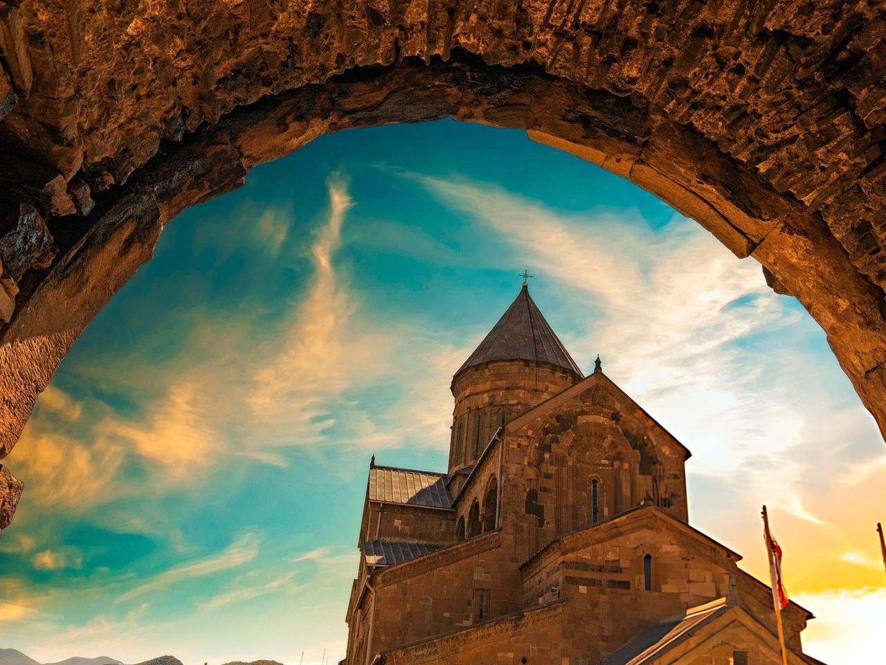 Экскурсия из Тбилиси в Джвари, Мцхету, Светицховели и Самтавро - групповая экскурсия в Тбилиси на автобусе длительностью 4 часа с количеством участников до 18 человек со скидкой 5% цена экскурсии 23.75€