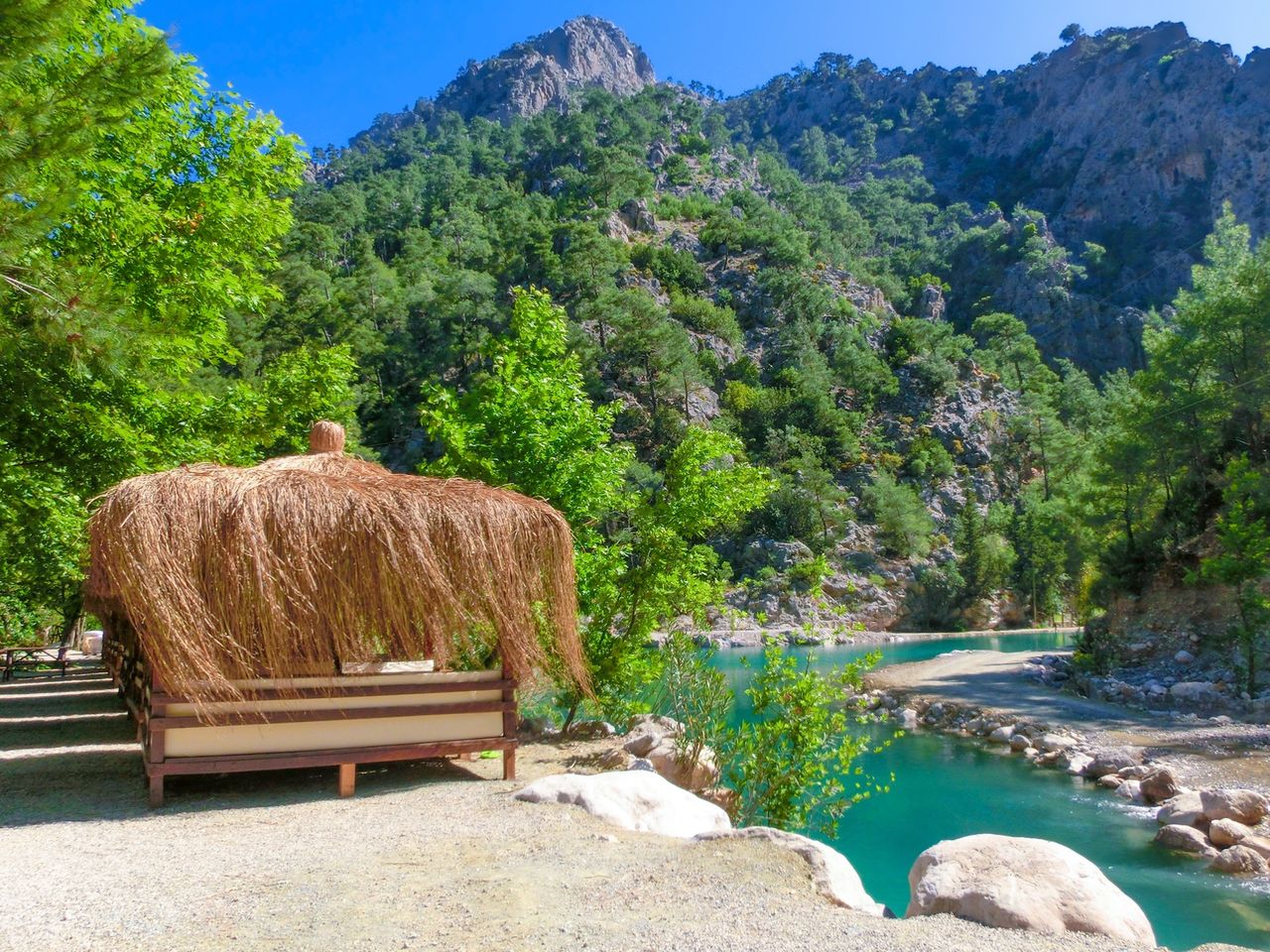 Групповая поездка из Кемера в каньон Гёйнюк: зов природы - групповая экскурсия в Кемере на автобусе длительностью 4.5 часа с количеством участников более 20 человек цена экскурсии 17€