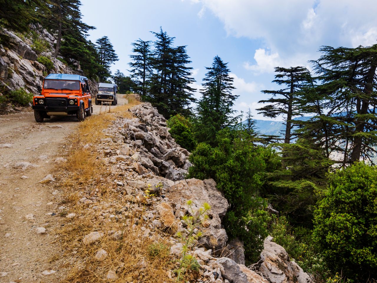 Групповое джип-сафари из Кемера: 1800 метров в горах Торос - групповая экскурсия в Кемере длительностью 6 часов с количеством участников более 20 человек цена экскурсии 29€