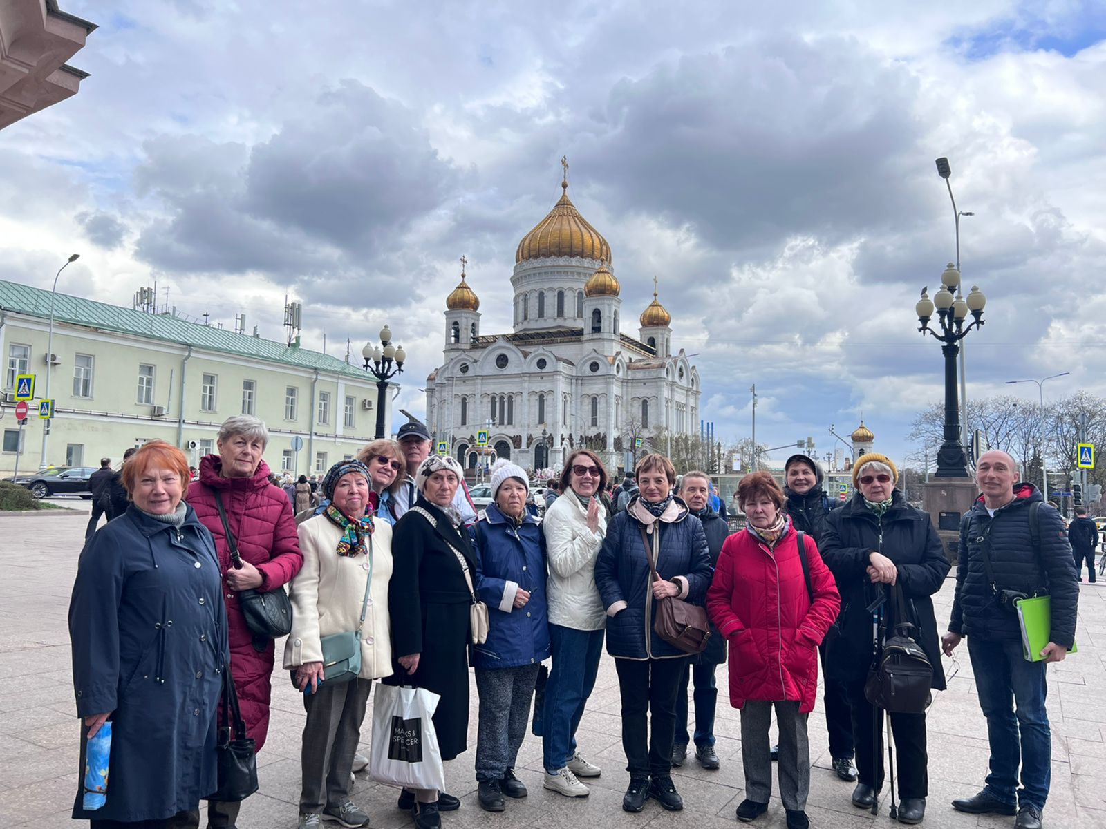 Площадь Пречистенские Ворота. Станция метро Кропоткинская (выход 1) - изначально станция метро Дворец Советов.