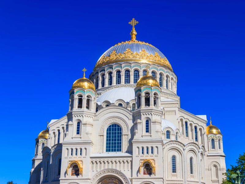 Экскурсия в Кронштадт с посещением Морского Никольского собора - групповая экскурсия в Санкт-Петербурге на автобусе длительностью 6 часов с количеством участников более 20 человек цена экскурсии 1900₽