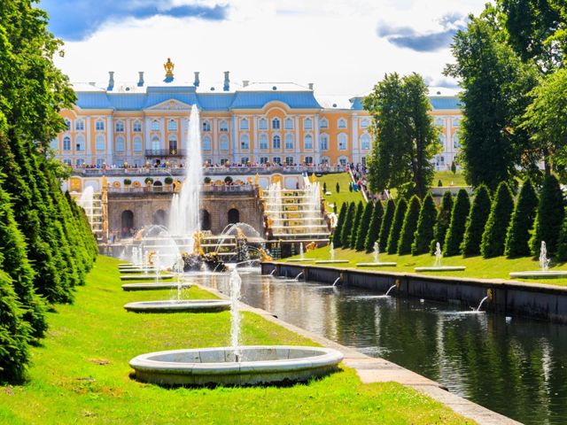 Групповая экскурсия на праздник открытия фонтанов в Петергофе
