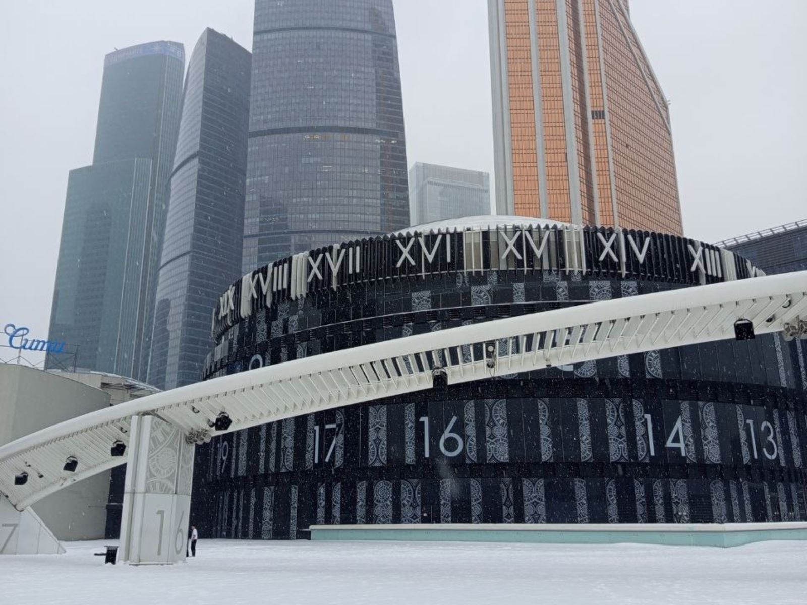 Площадь с часами