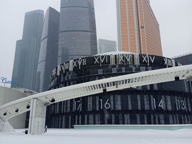 Площадь с часами