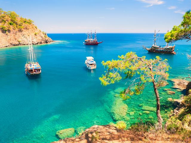 Групповая морская прогулка на пиратском корабле по бухтам Кемера — фото 3