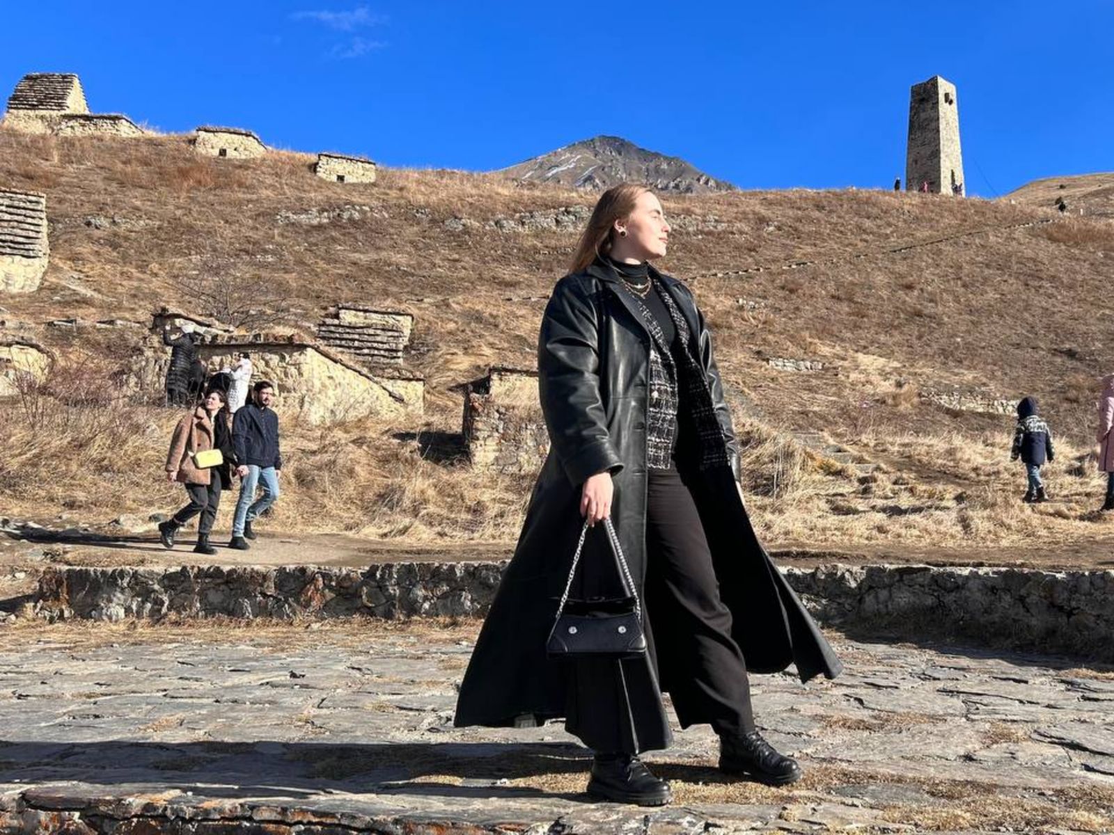 На фоне достопримечательностей