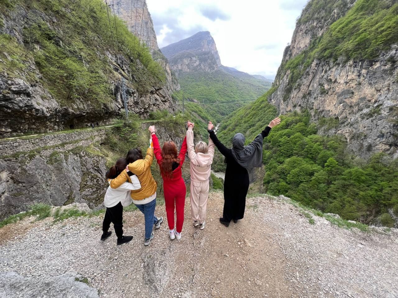 Групповая обзорная экскурсия из Владикавказа в Кабардино-Балкарию - групповая экскурсия во Владикавказе длительностью 8 часов с количеством участников до 16 человек цена экскурсии 4600₽