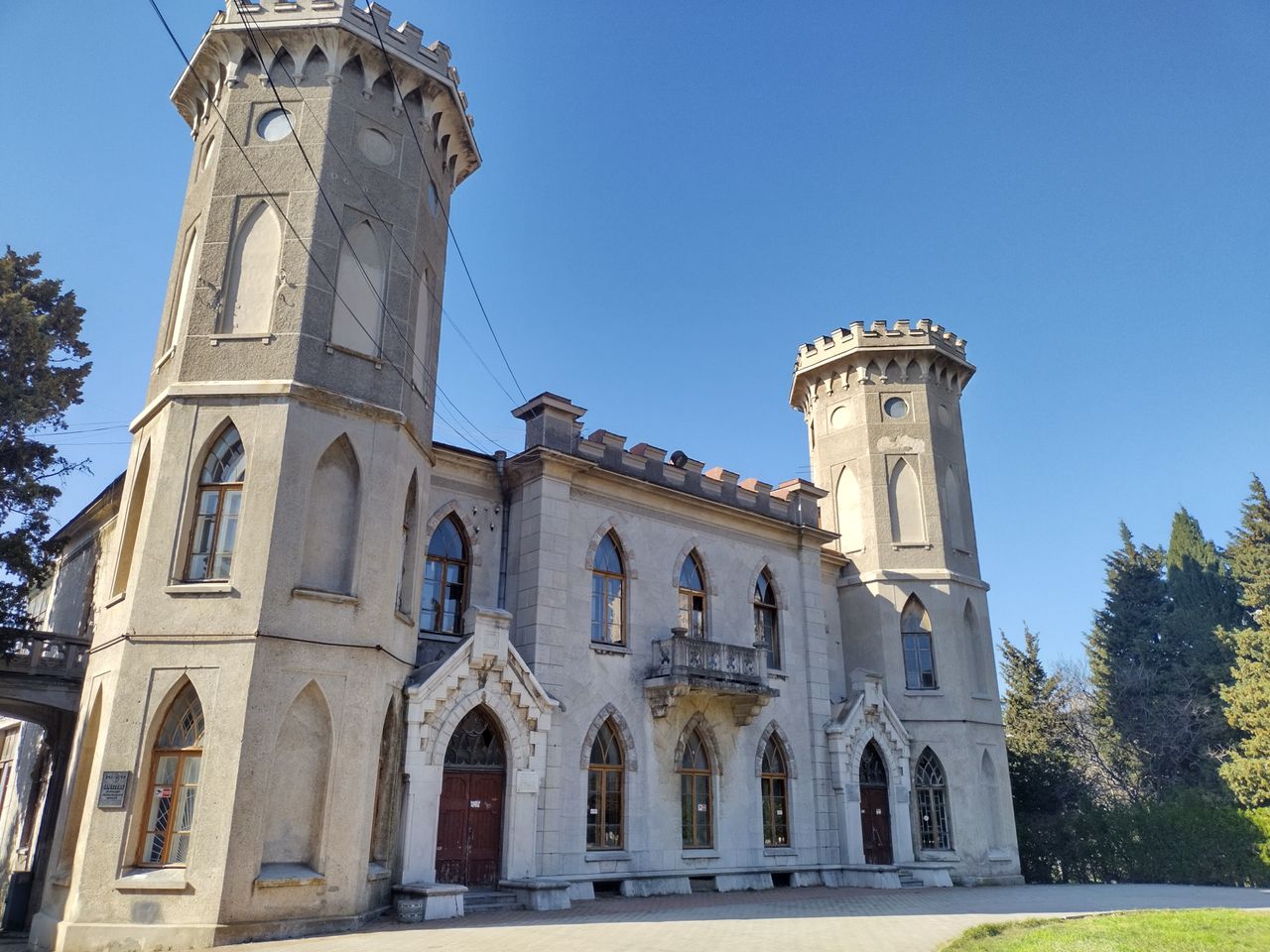 Обзорная экскурсия в Кореиз и Гаспру: четыре дамы и король - индивидуальная экскурсия в Гаспре пешком длительностью 4 часа с количеством участников до 7 человек цена экскурсии 10000₽