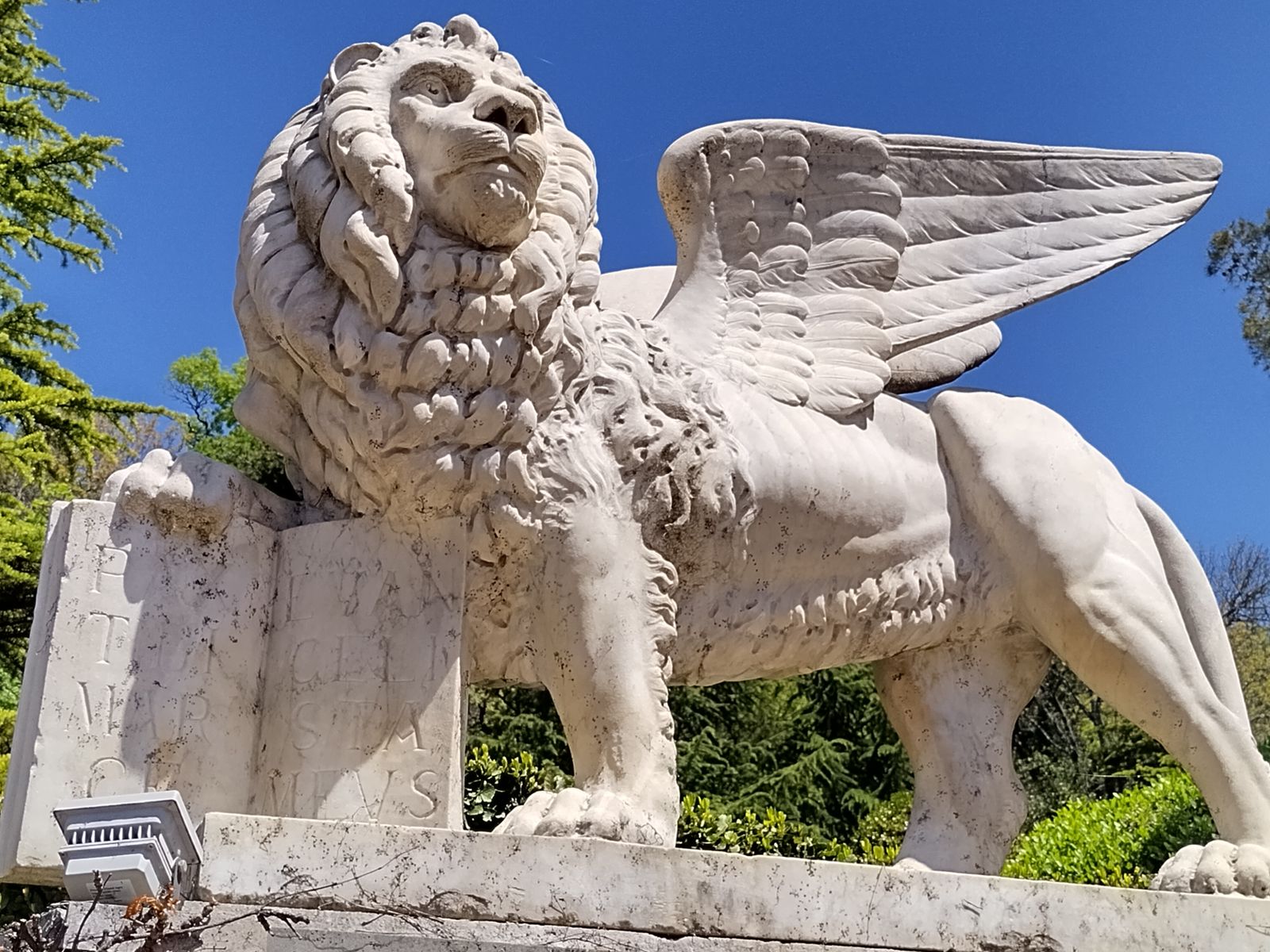 Имение князя Ф.Ф. Юсупова в Кореизе. Лев Святого Марка, парковая скульптура из коллекции кн. Юсупова