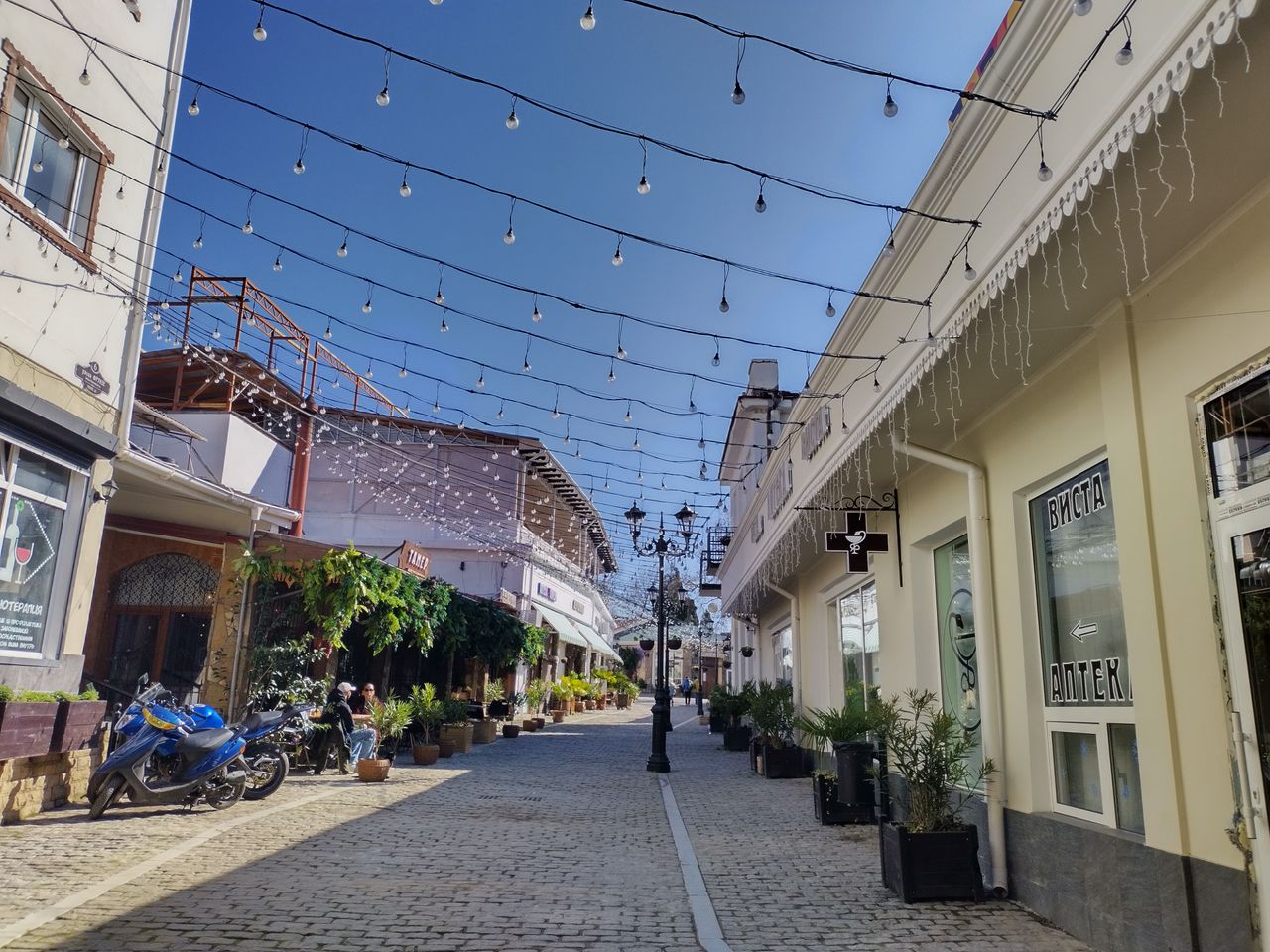 Пешая обзорная экскурсия по улице Воронцовской в Алупке - индивидуальная экскурсия в Алупке пешком длительностью 2.5 часа с количеством участников до 7 человек цена экскурсии 6700₽