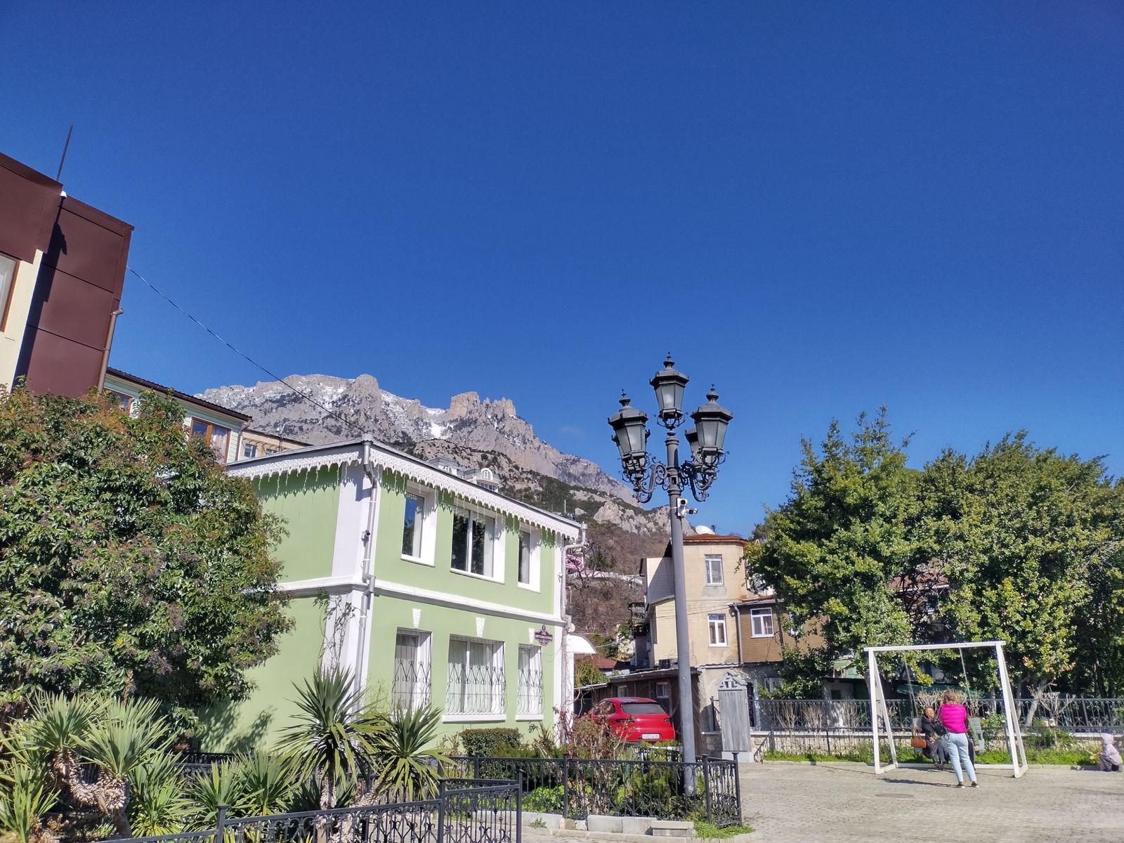 Вид на Ай-Петри с Базарной площади