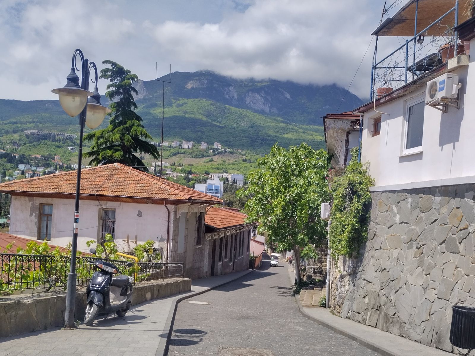 Вниз по улице Ленинградской