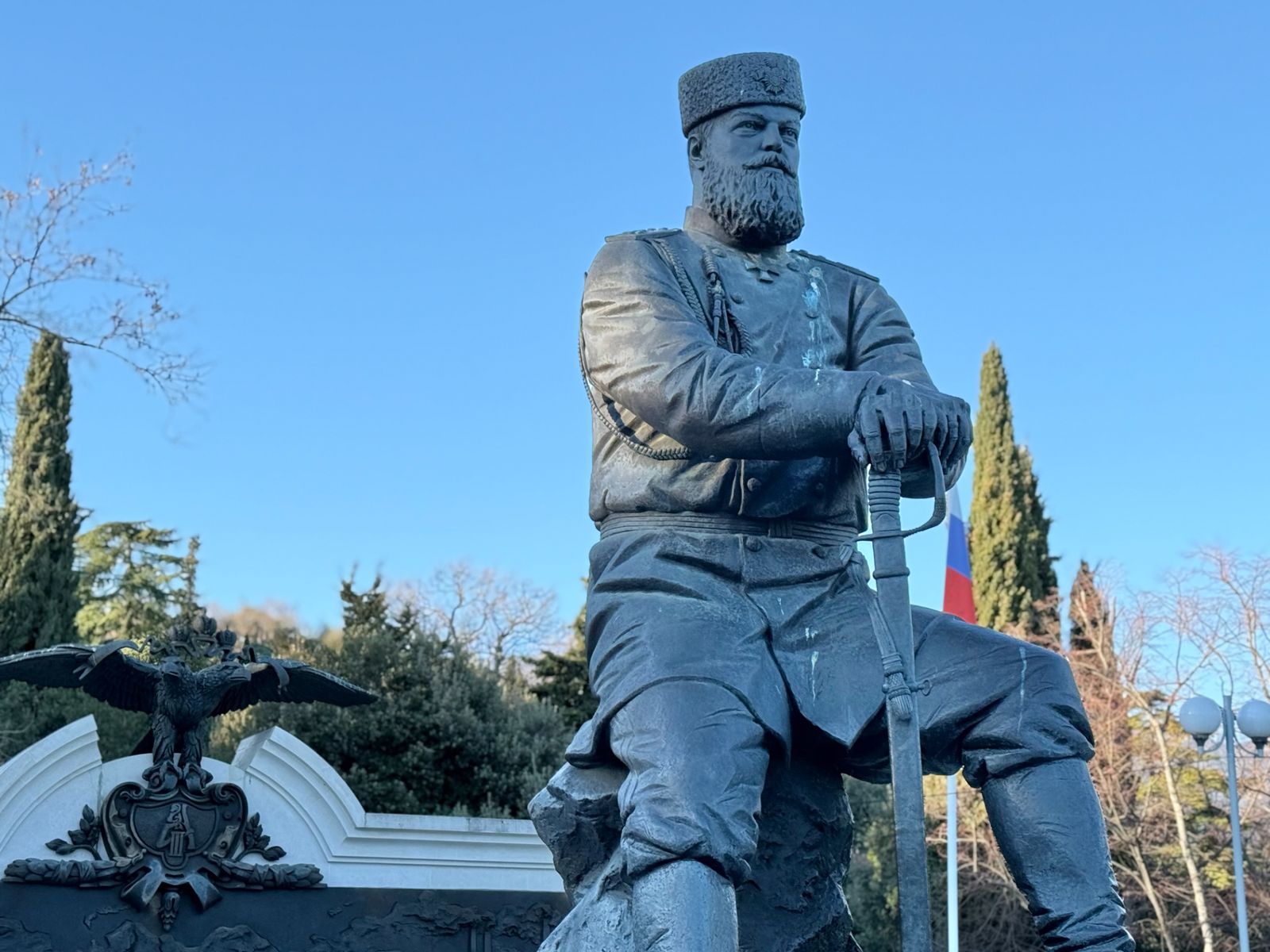 Памятник императору Александру III