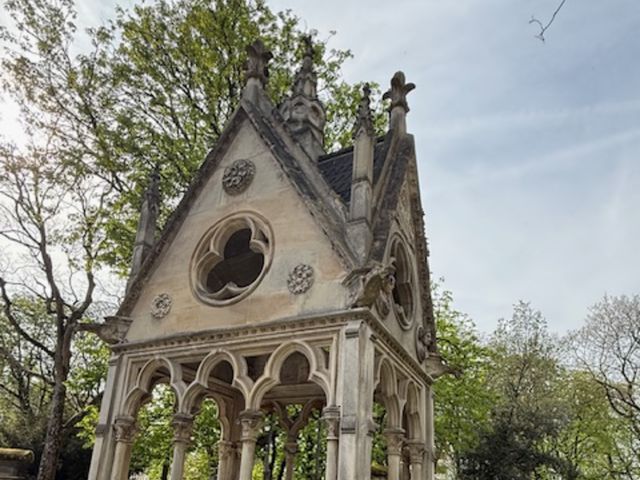 Музей под открытым небом: экскурсия по кладбищу Пер-Лашез