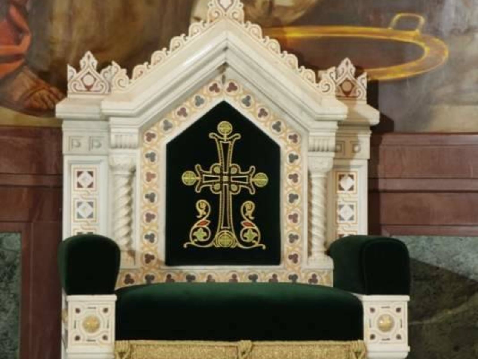 Трон патриарха Тихона в алтаре храма Христа Спасителя
