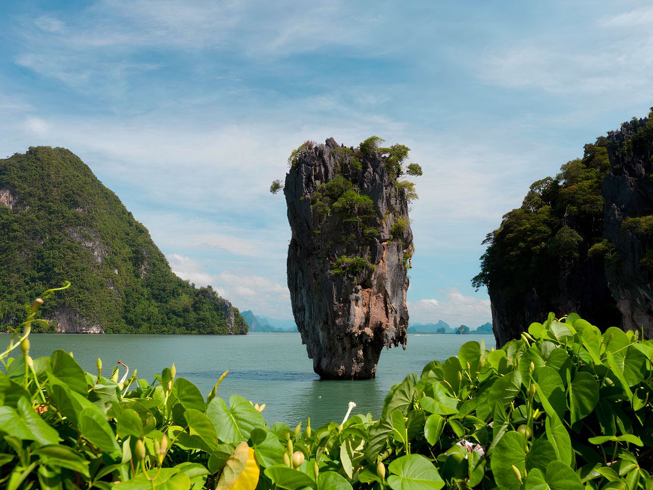 Экскурсия на о. Бонда, в пещеры, каноэ в Талу и плавучая деревня - индивидуальная экскурсия на Пхукете длительностью 8 часов с количеством участников до 5 человек цена экскурсии 1490$