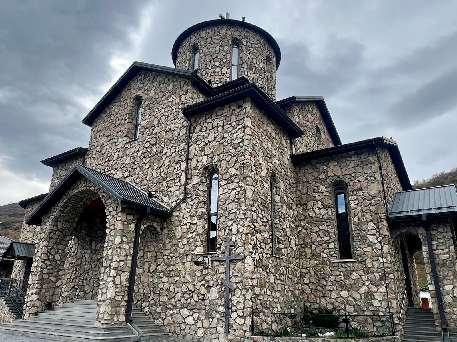 Самый высокогорный монастырь в России 