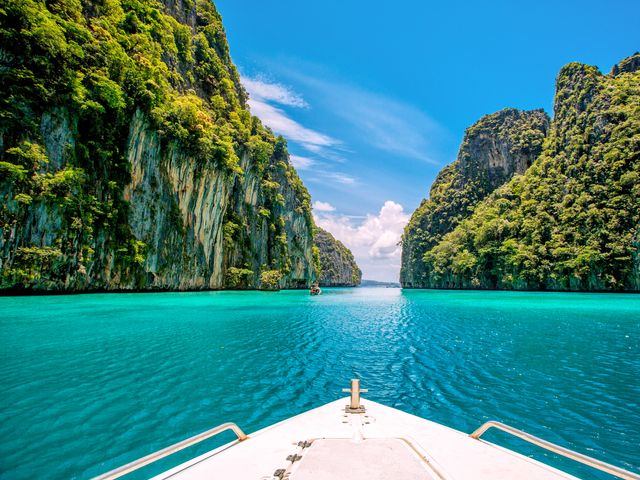 Пхи-Пхи-Ле и Хай Нок: экскурсия в бухту Пиле и Пещеру викингов