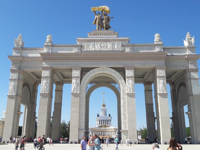 Экскурсия по ВДНХ с посещением павильона №1 "Центральный"