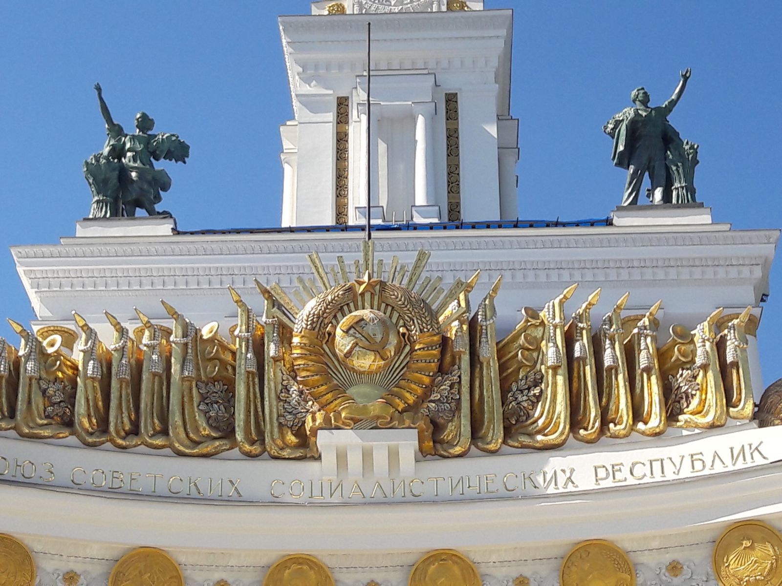 Убранство Центрального павильона