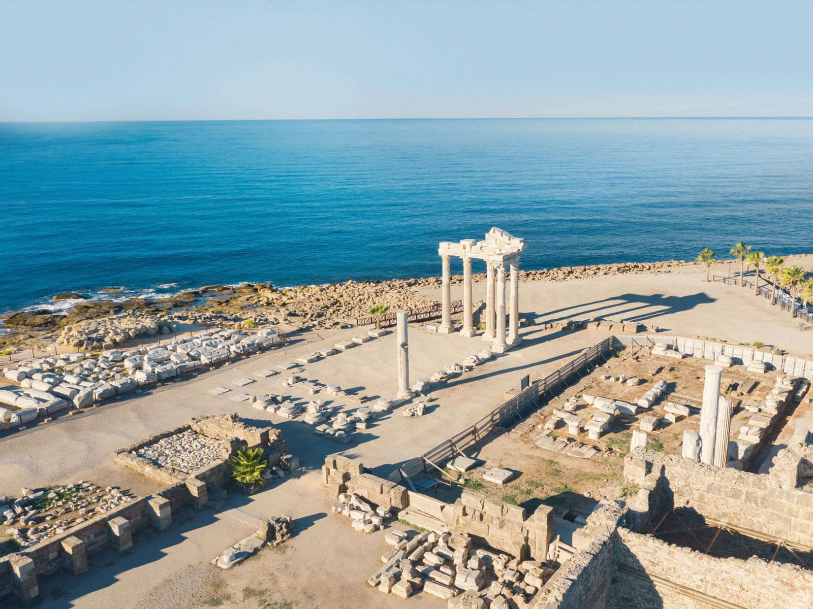 Храм Аполлона и храм Артемиды в античном городе Сиде 