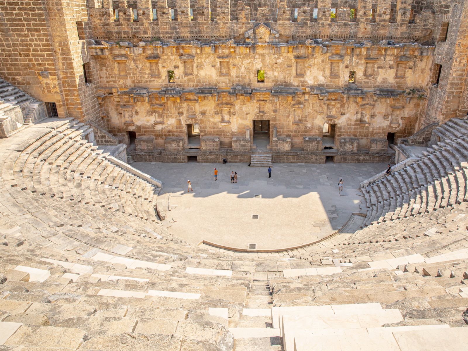 Сцена и зрительные ряды театра Аспендос
