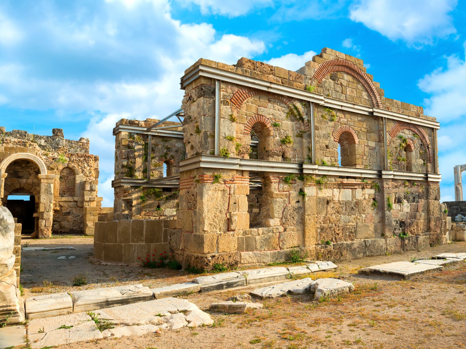 Базилика в античном городе Сиде