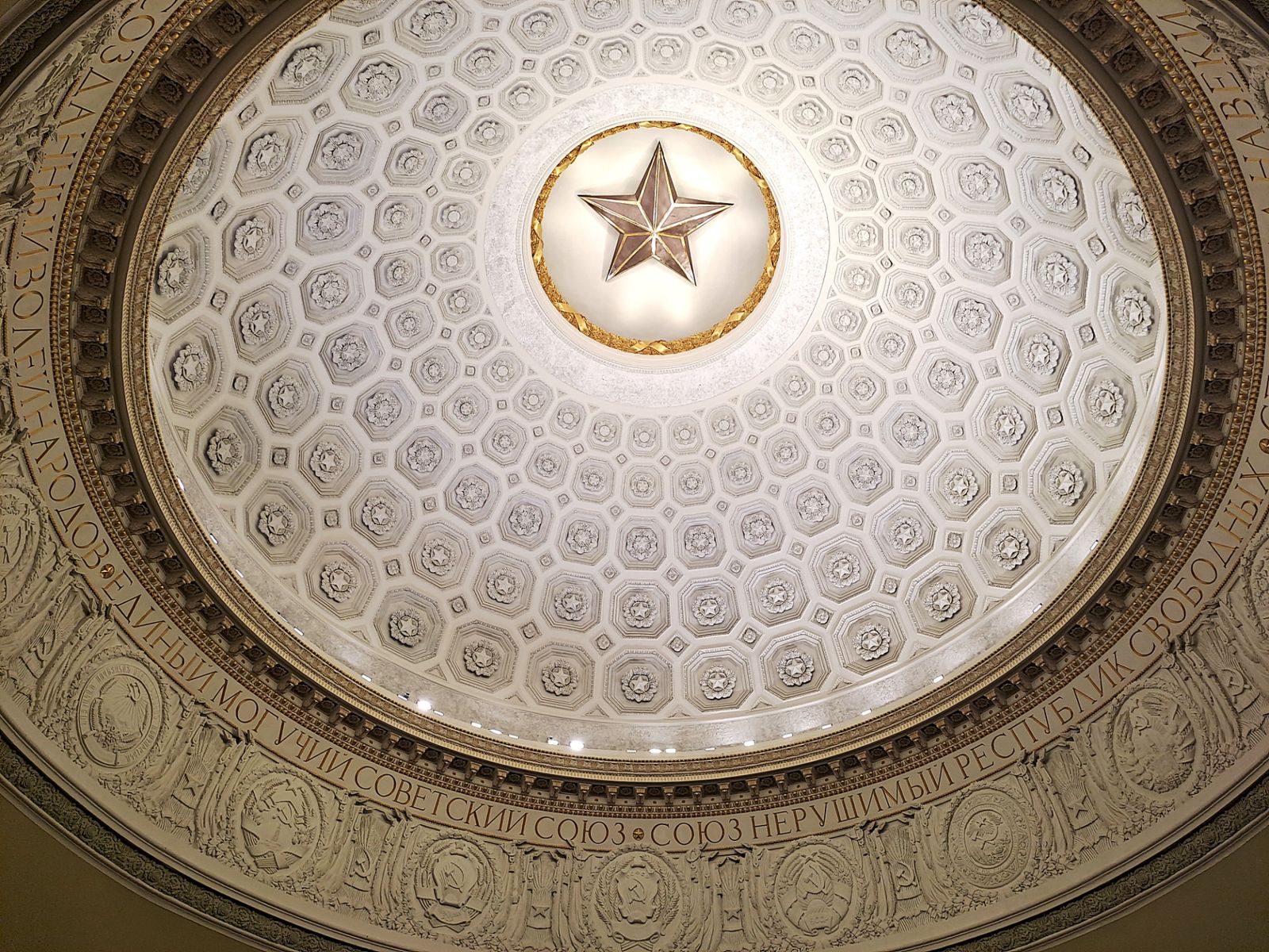 Купол павильона