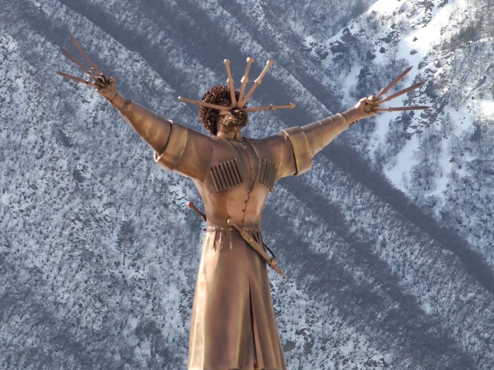 Арт обьект Танец с кинжалами