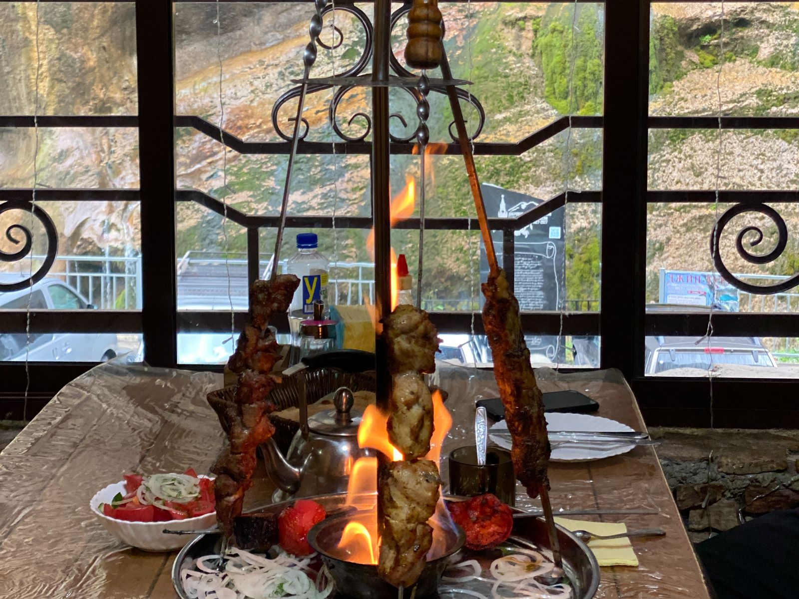 Кафе у курмана, с видом на водопады