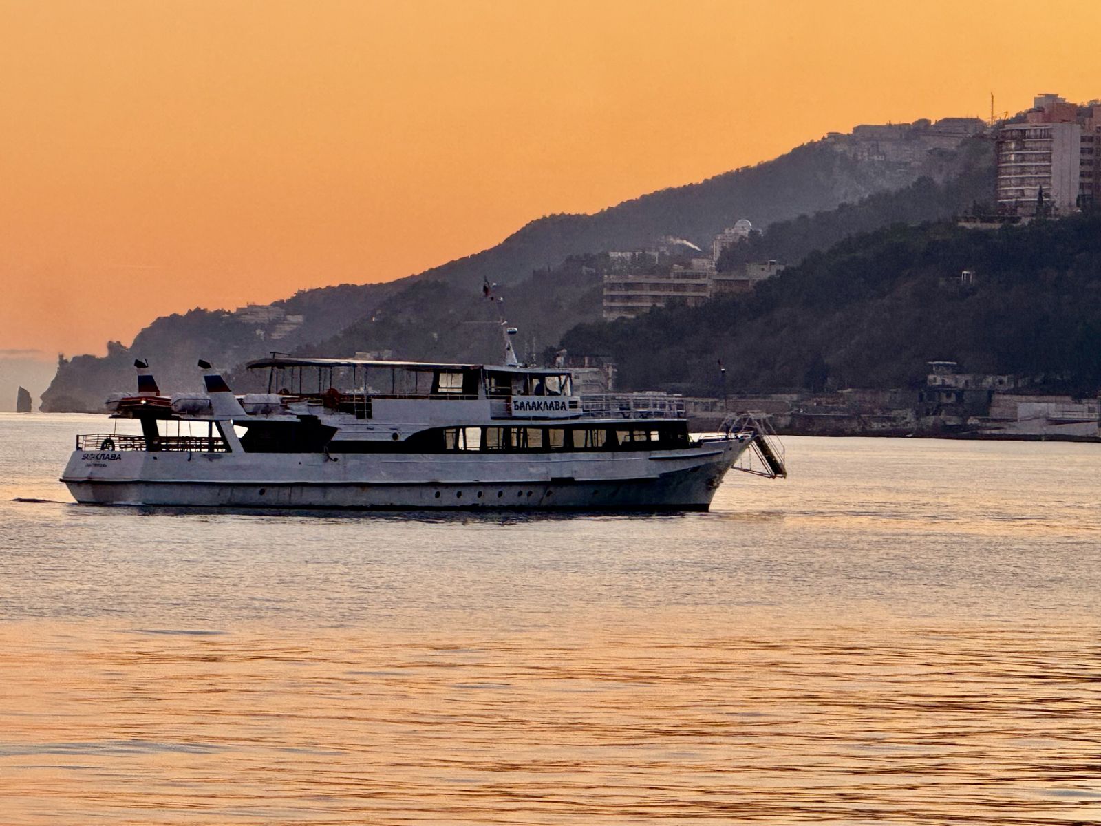 Экскурсионный катер в Ялте