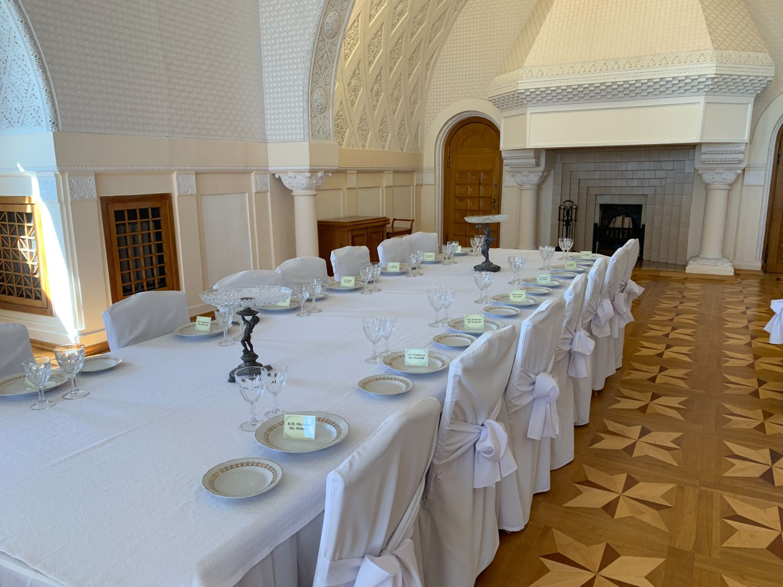 Белая столовая Юсуповского дворца