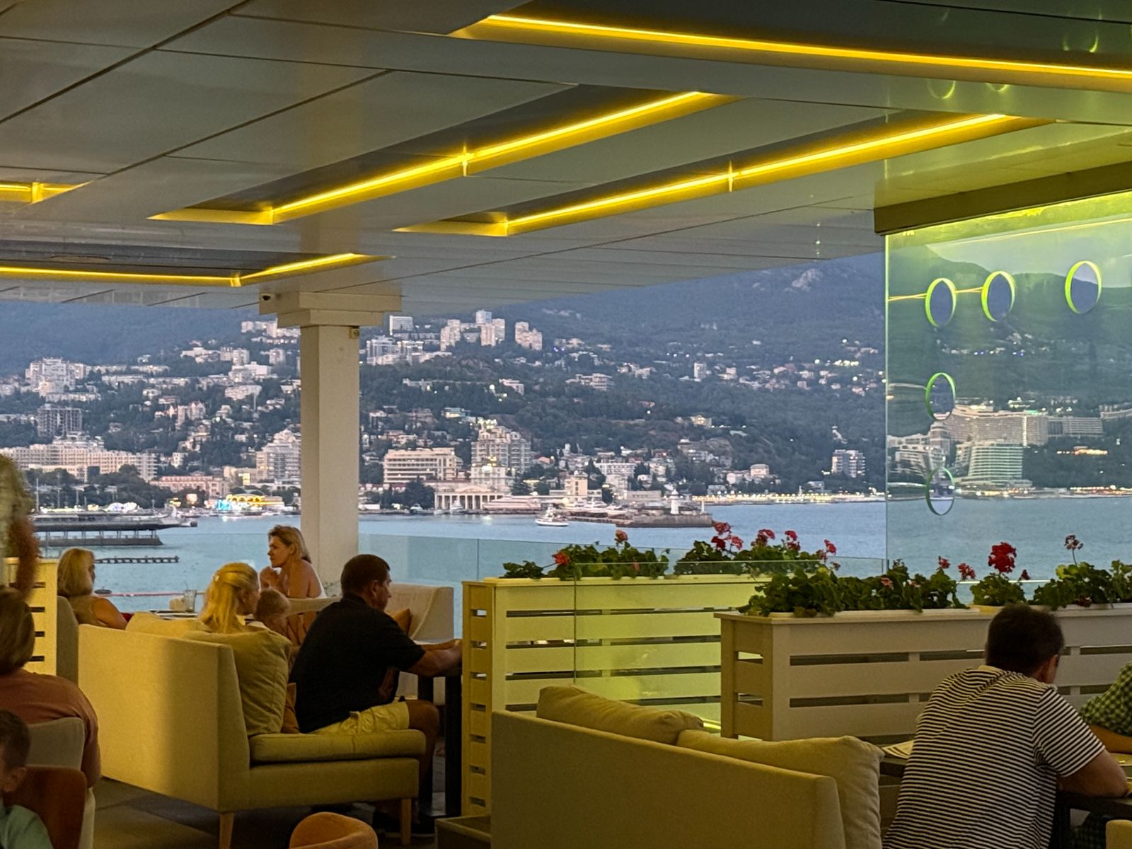 Ялтинское побережье вид из кафе