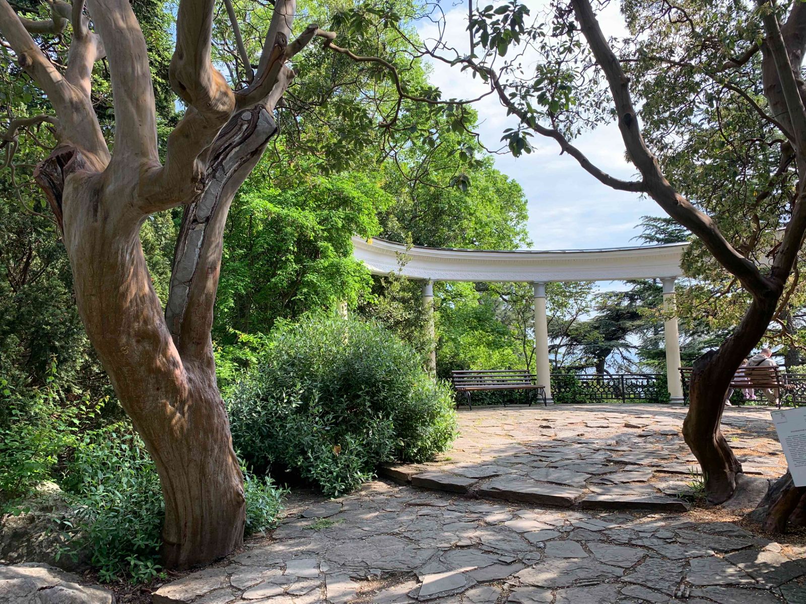 Полуротонда Никитского сада