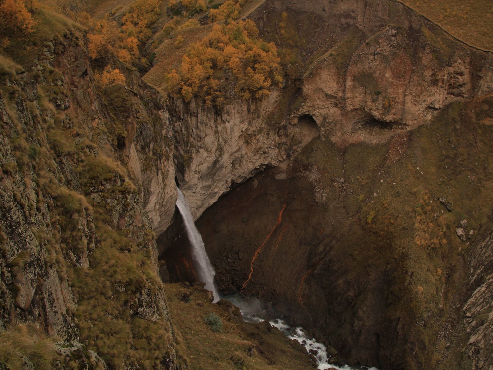 Один из водопадов