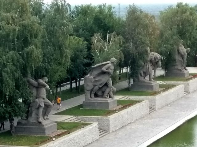 Групповая сборная экскурсия на Мамаев курган на День России — фото 2