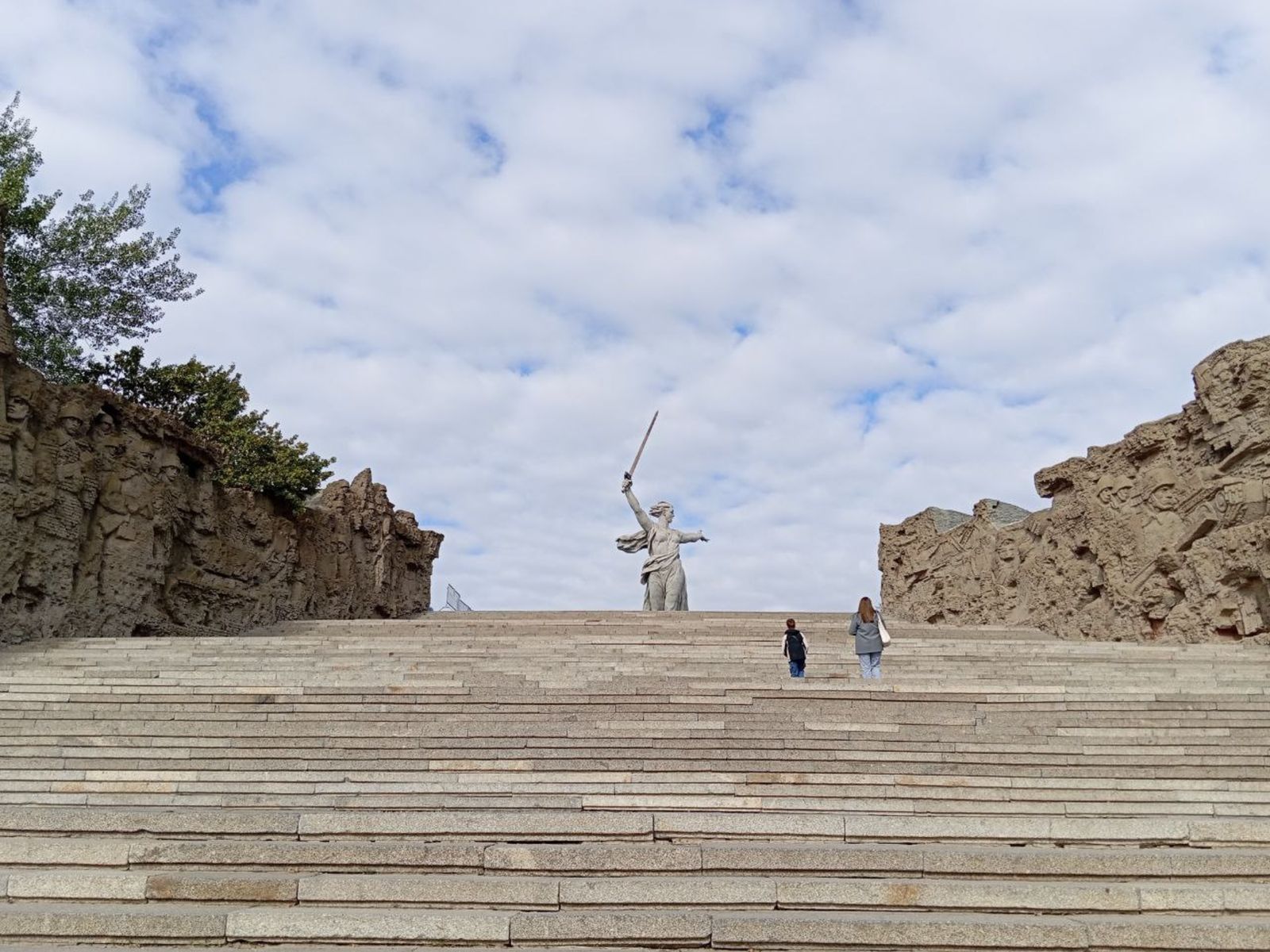 Стены-руины