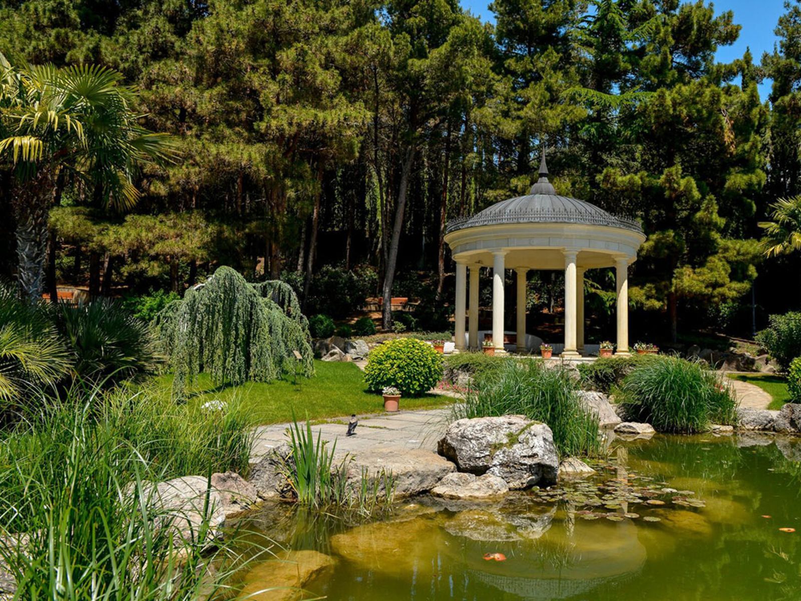 Парк Парадиз в Партените