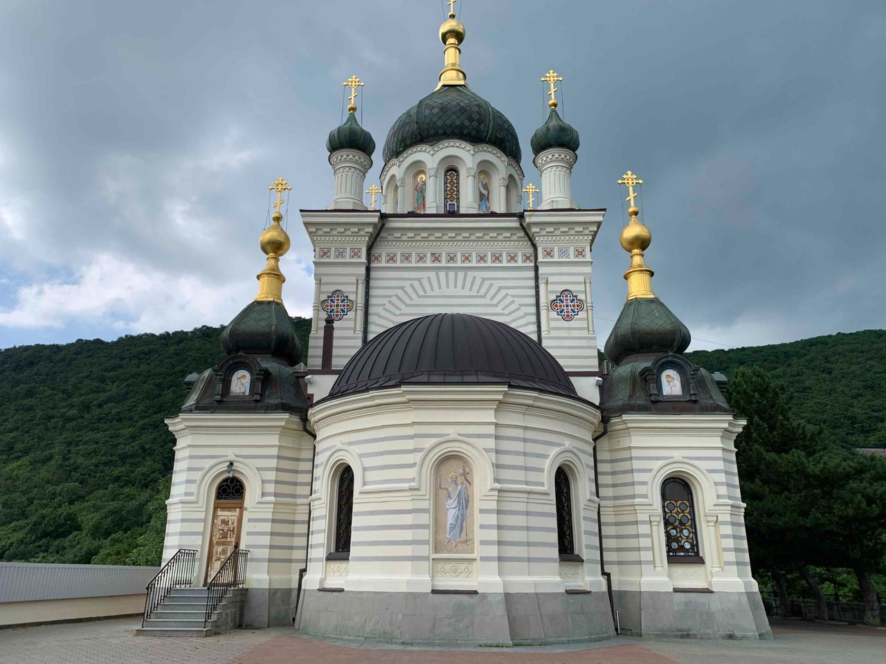 Экскурсия из Севастополя в Форосское царство и морская прогулка - групповая экскурсия в Севастополе на автобусе длительностью 8 часов с количеством участников до 17 человек со скидкой 5% цена экскурсии 2470₽