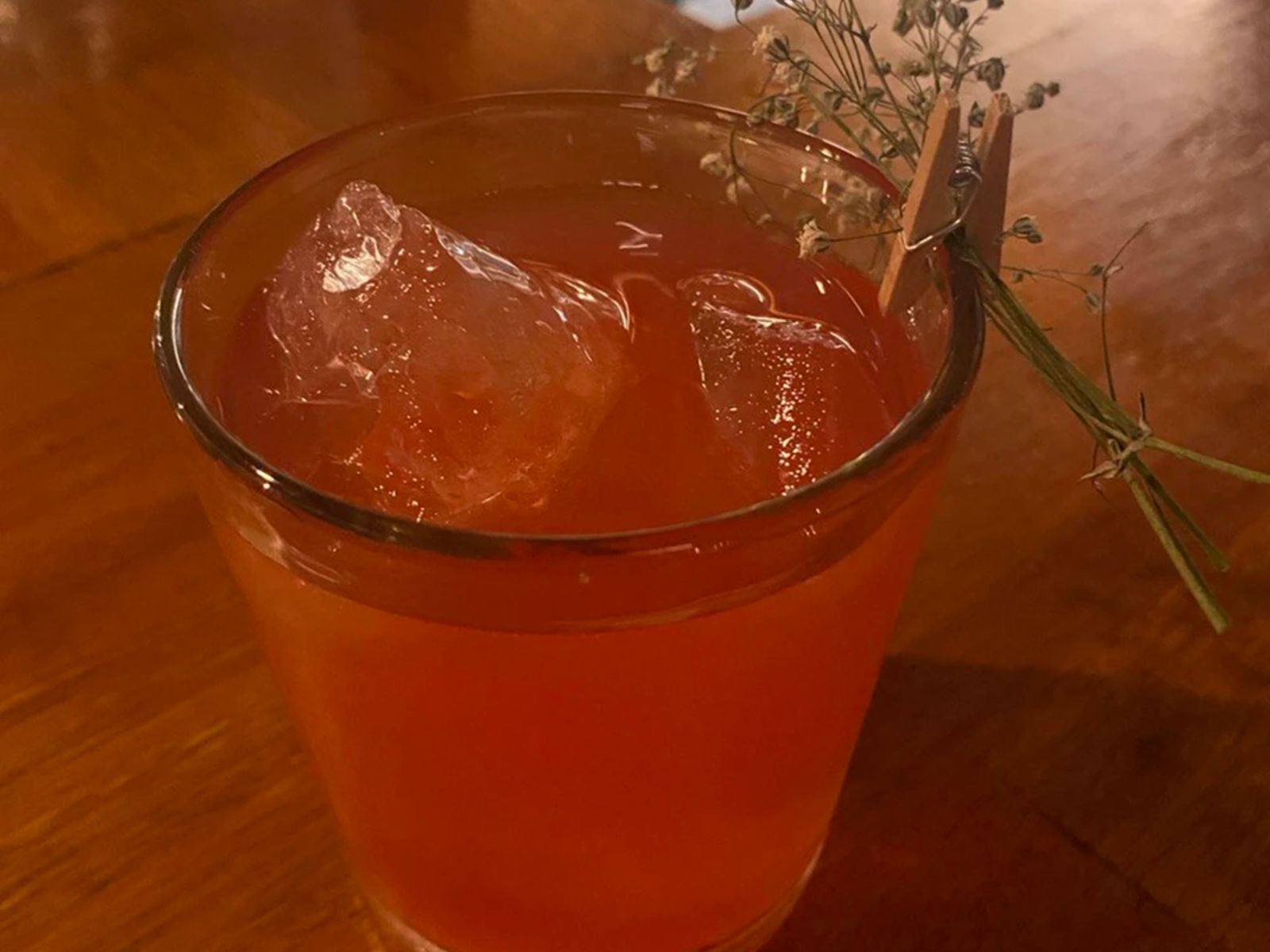 Коктейль в баре Florería Atlántico