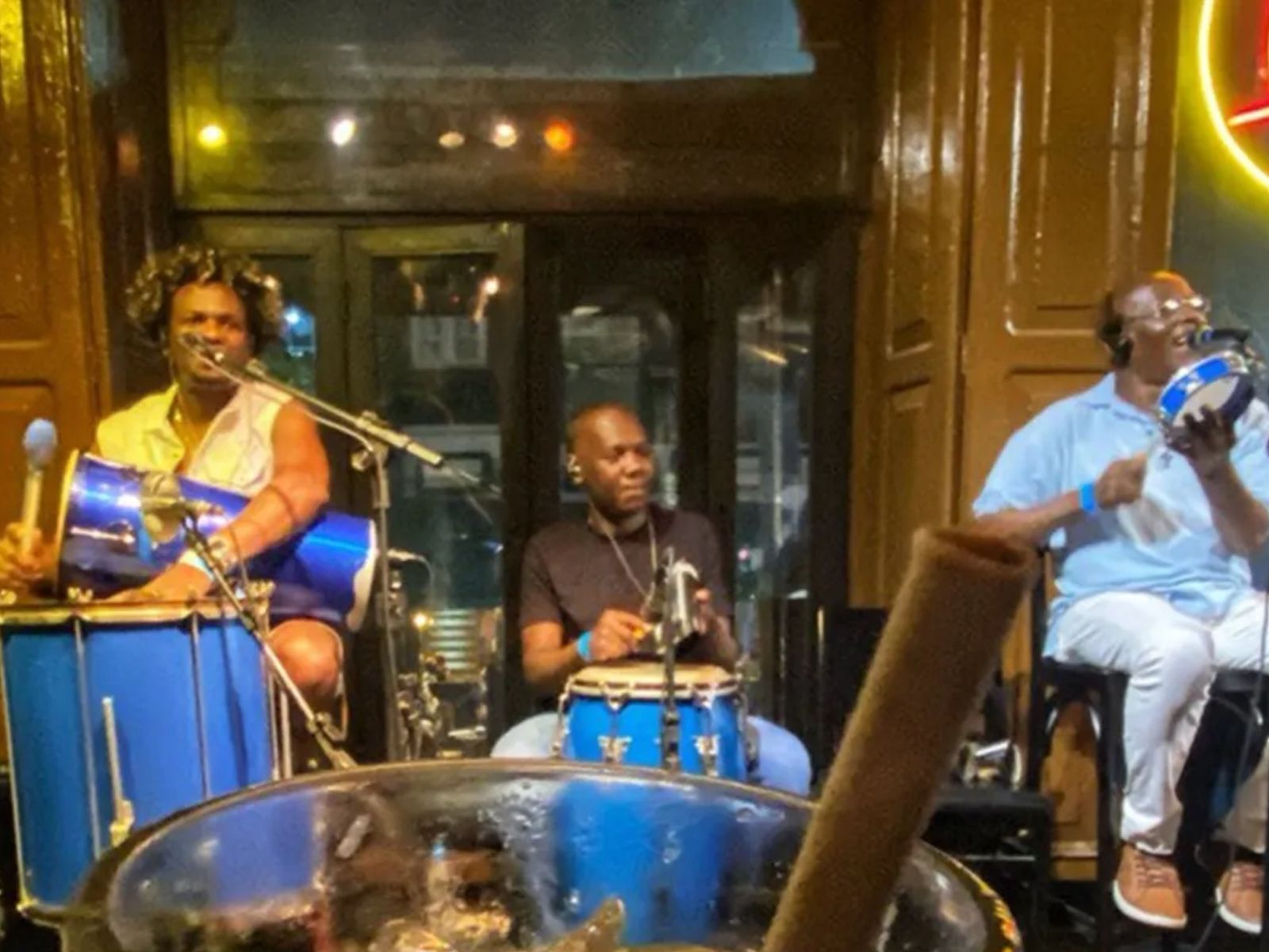 Концерт самбы в Carioca da Gema