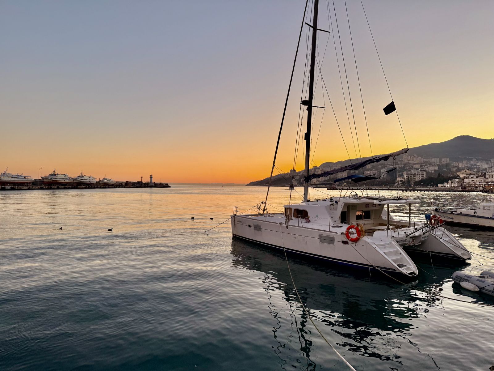 Морской порт вечером