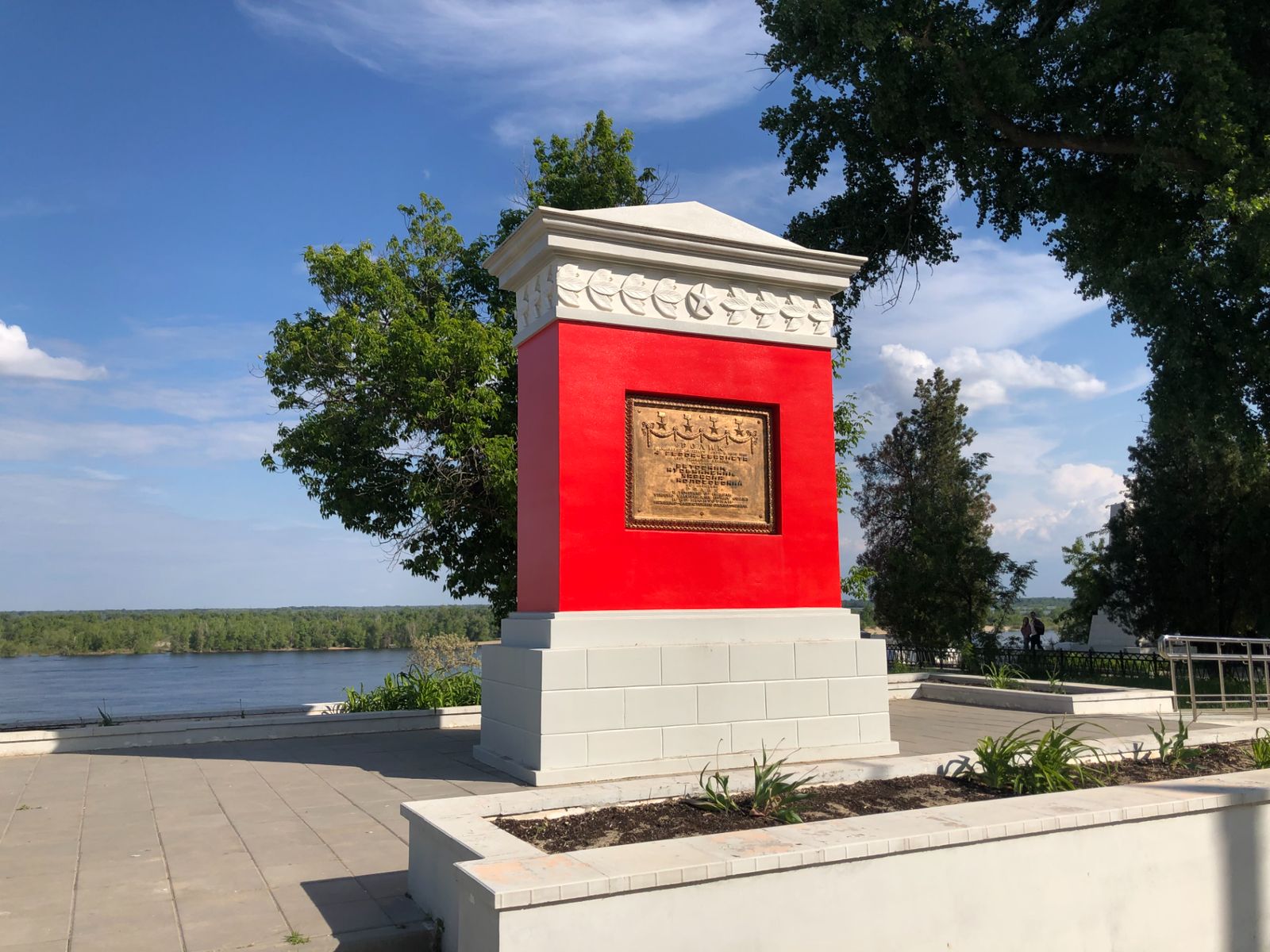 Памятник связистам "Ролик"