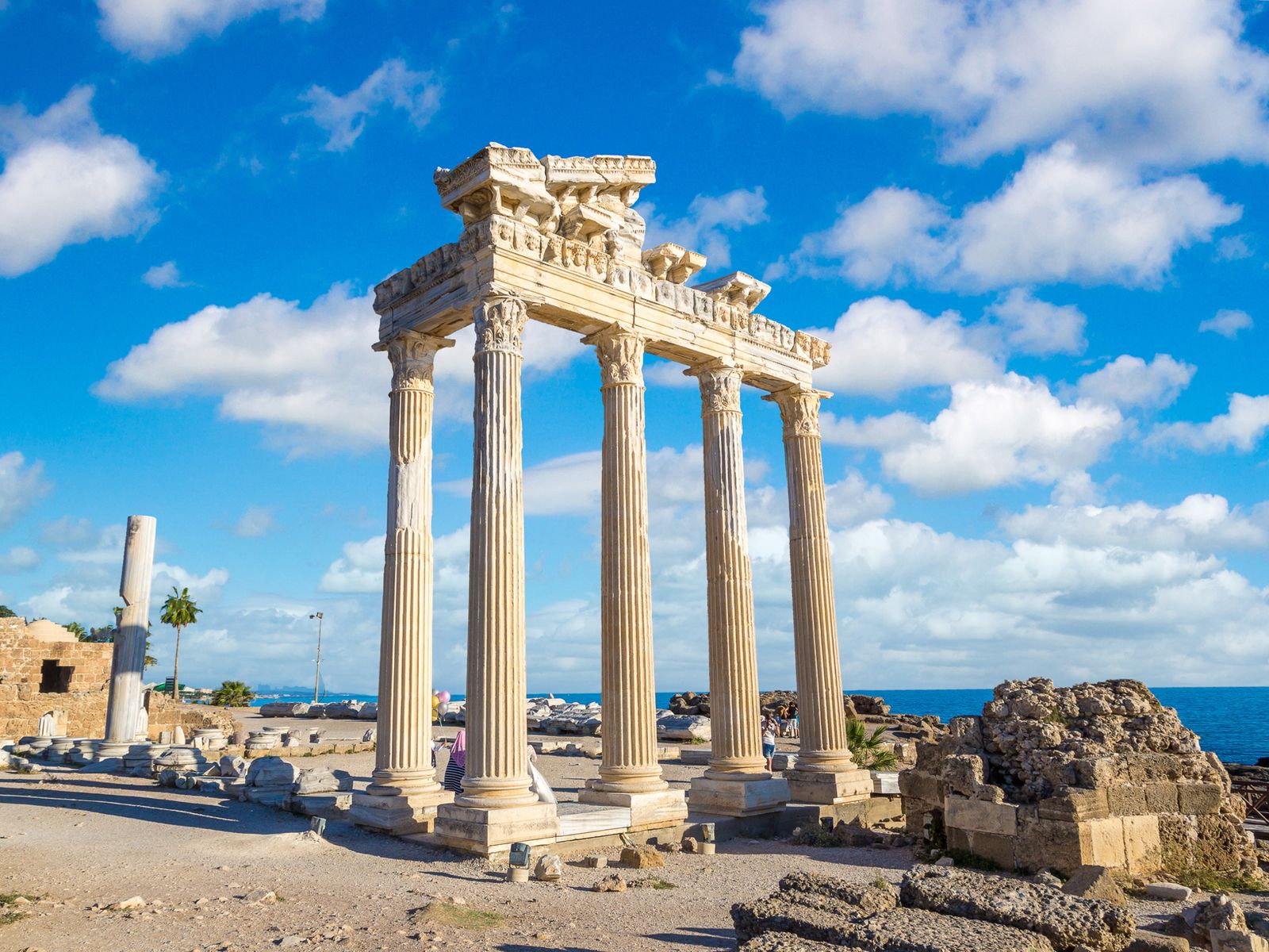 Знаменитый храм Аполлона в древнем городе Сиде